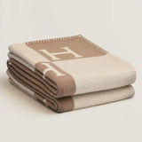 Maison Comfort Cashmere-Like Blanket